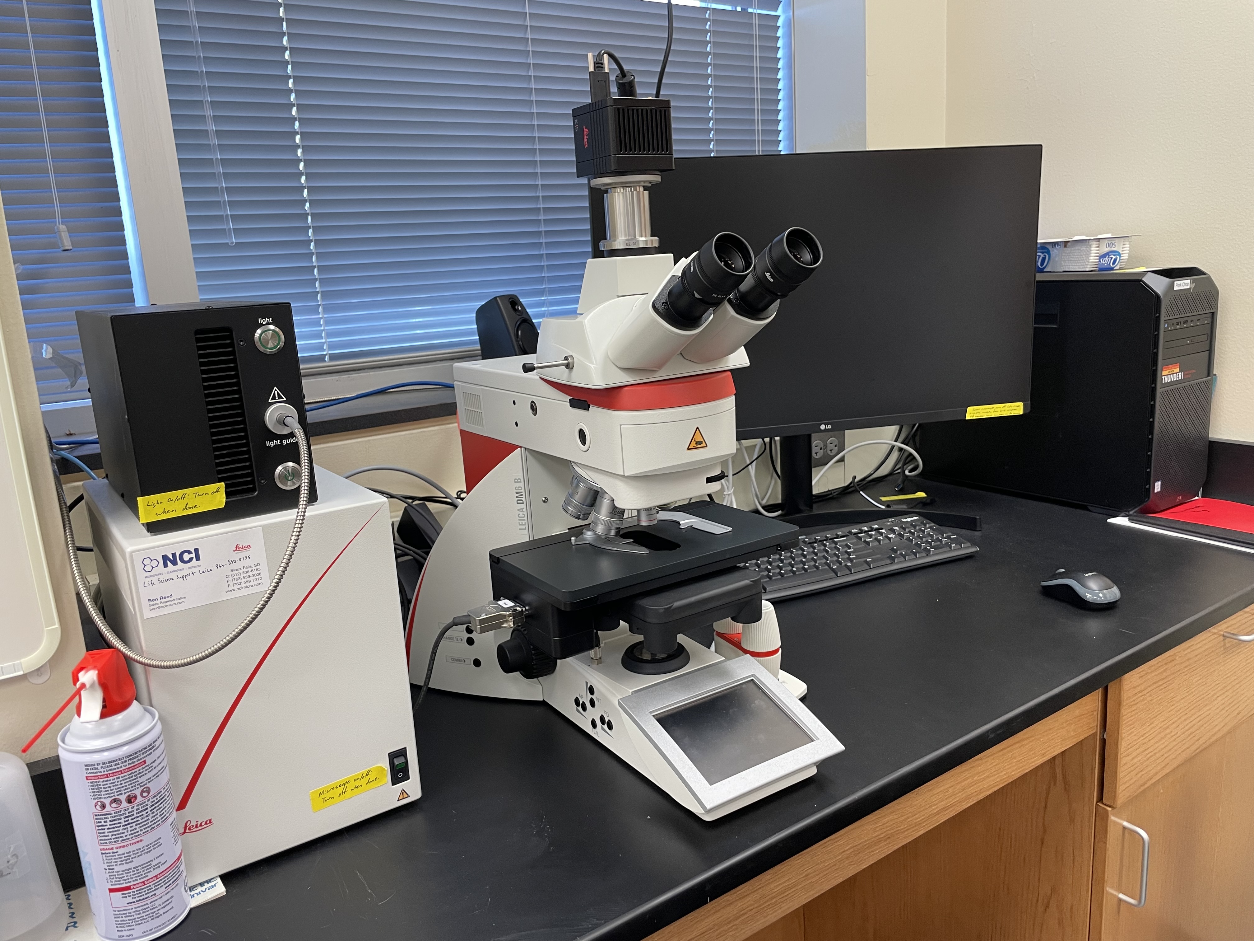 Leica DM6 THUNDER upright microscope